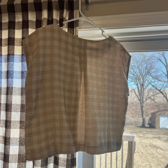 Carly Jean Los Angeles Top - Picture 2 of 3